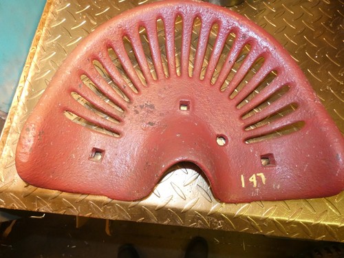 Vintage 147 plain tractor - ,